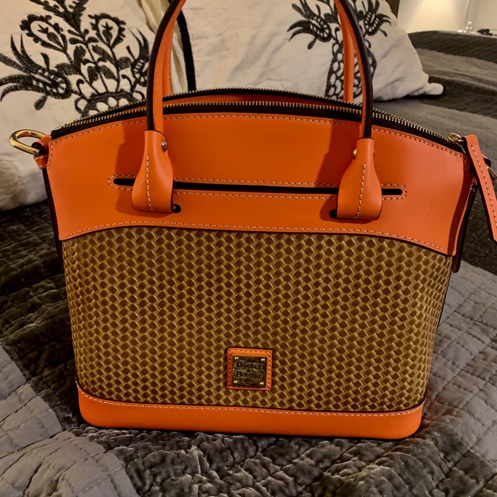 NWT BEACON DOONEY BOURKE BAG AND WALLET
